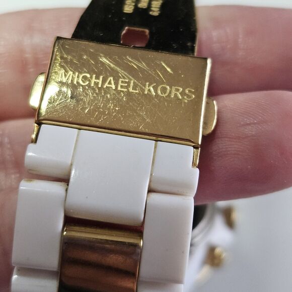 Michael Kors Womens Watch - crystal face with Gold Tone band. Model MK-5417 - Picture 10 of 15